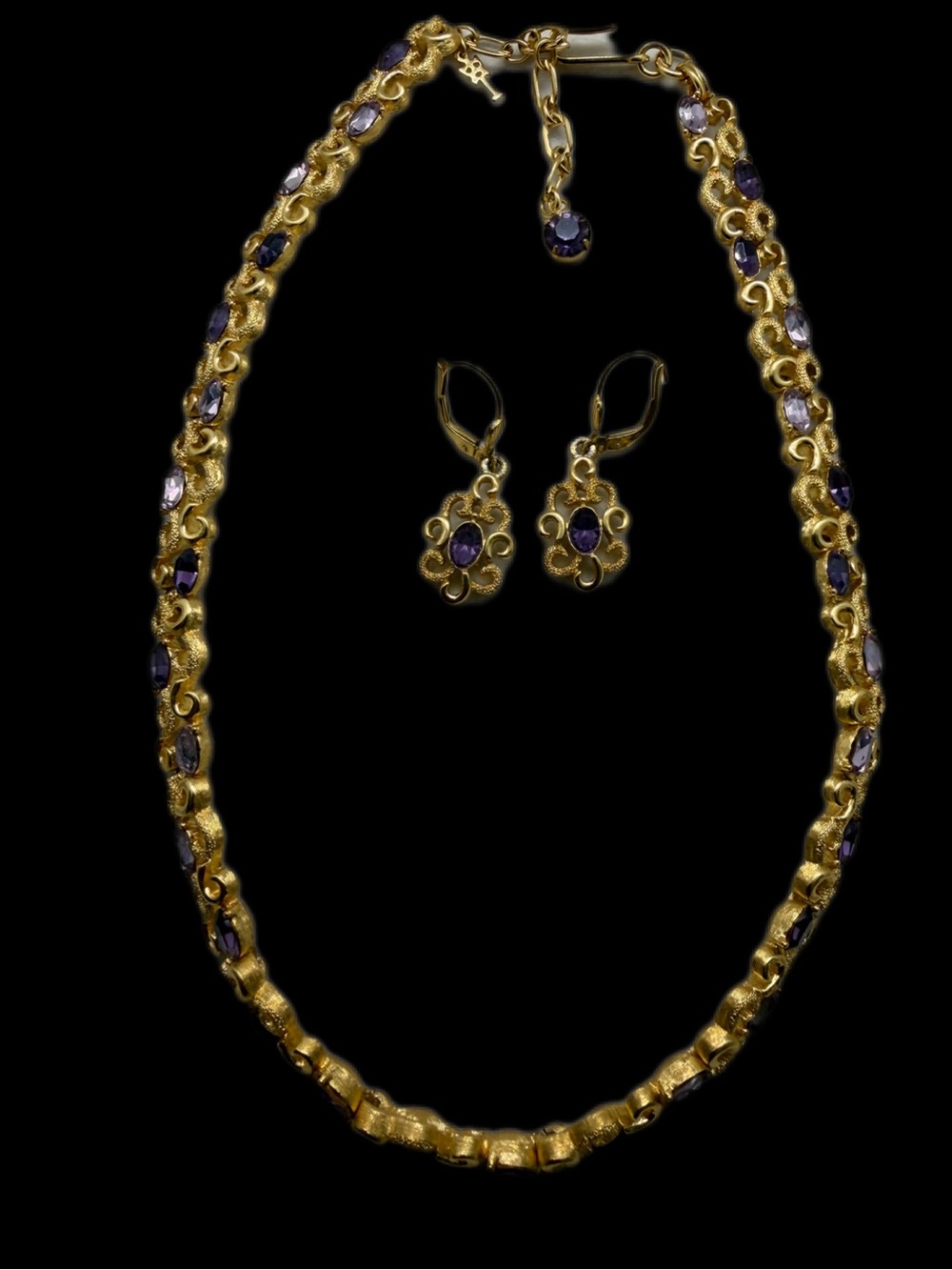 Vintage signed Trifari necklace and earrings set - Picture 2 of 15